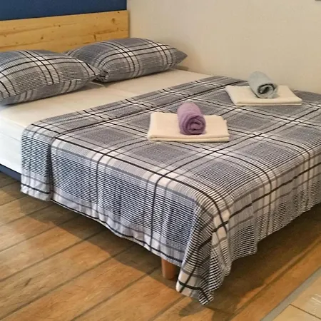 Mateo - One Bedroom - Blue