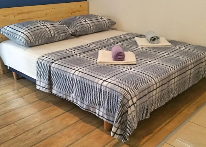 Mateo - One Bedroom - Blue